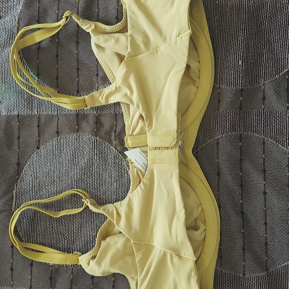 3 unlined bras size 32d - Picture 10 of 13